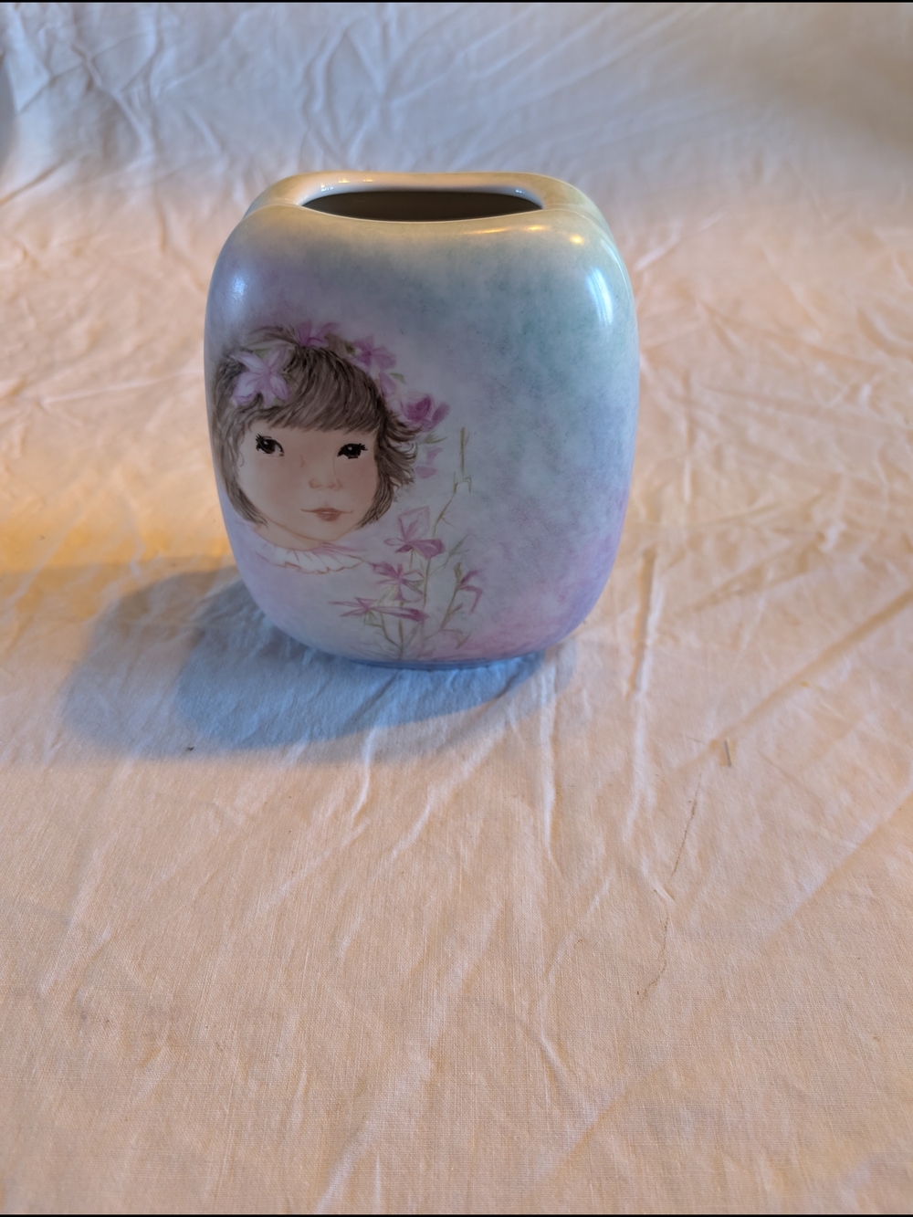 2/30$ Vintage Pastel Pink and Blue Portrait Vase